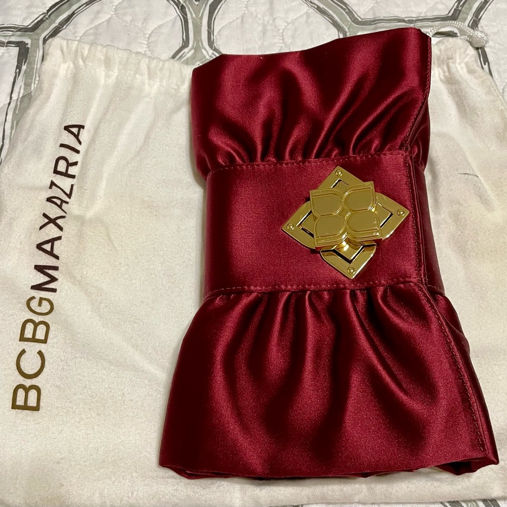 BCBGMAXAZRIA formal clutch with gold chain link strap